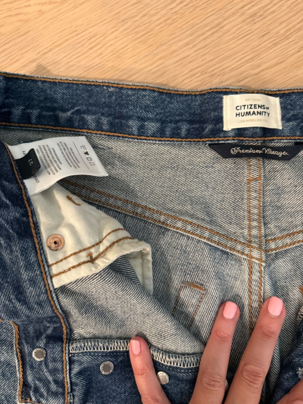 Citizens Of Humanity Beverly Wide-Leg Jeans in Indigo Blue - Picture 5 of 6